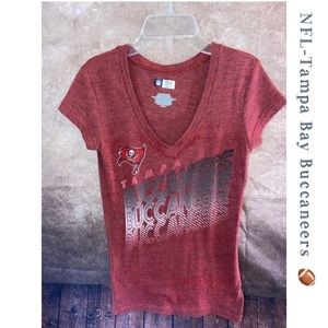 Tampa Bay Bucs Women's NFL Team Apparel Red V-Neck Tee w/Distressed Design Sz M